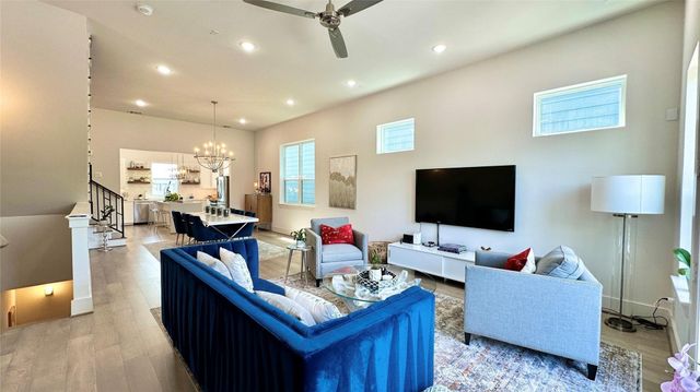 1216 W 21st Street, Houston, TX 77008