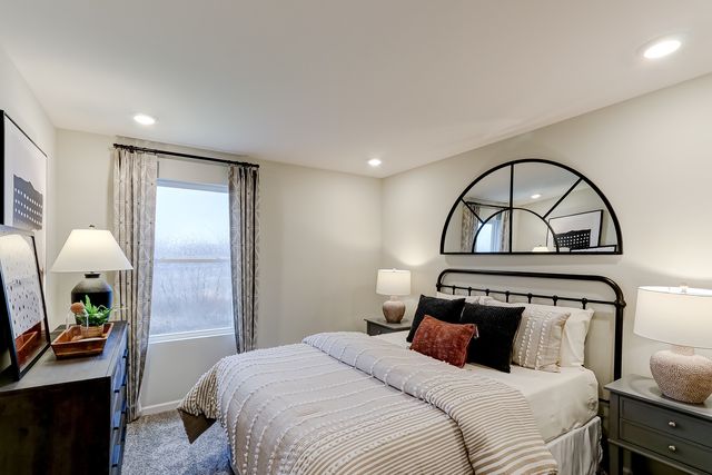 450 Bower Lane, Oswego, IL 60543