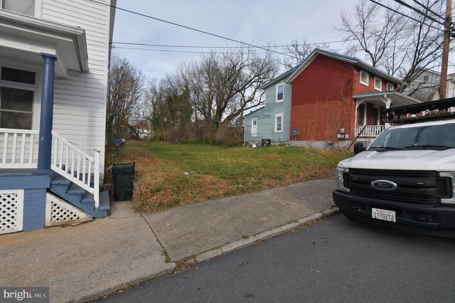 323 E BURKE ST, Martinsburg, WV 25404