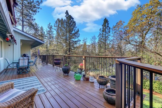 12941 Friar Tuck Rd, Grass Valley, CA 95949