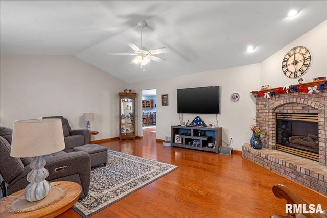 1530 SEQUOIA Drive, Chatham, IL 62629