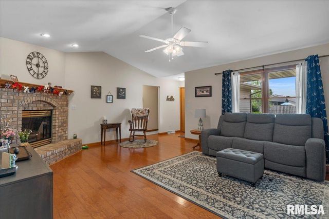 1530 SEQUOIA Drive, Chatham, IL 62629