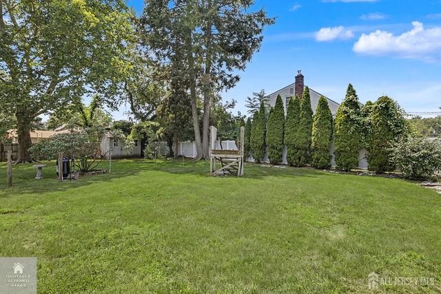92 Silver Lake Avenue, Edison, NJ 08817
