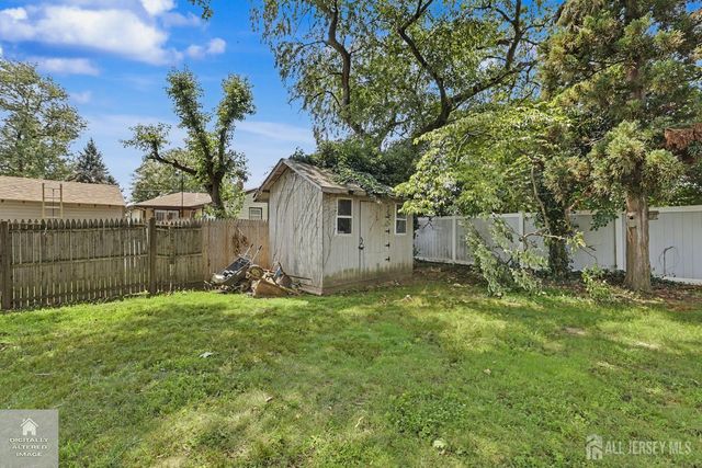 92 Silver Lake Avenue, Edison, NJ 08817