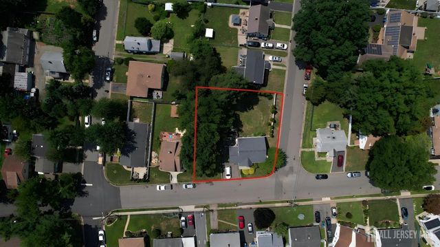 92 Silver Lake Avenue, Edison, NJ 08817