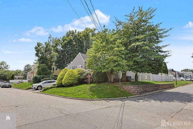 92 Silver Lake Avenue, Edison, NJ 08817