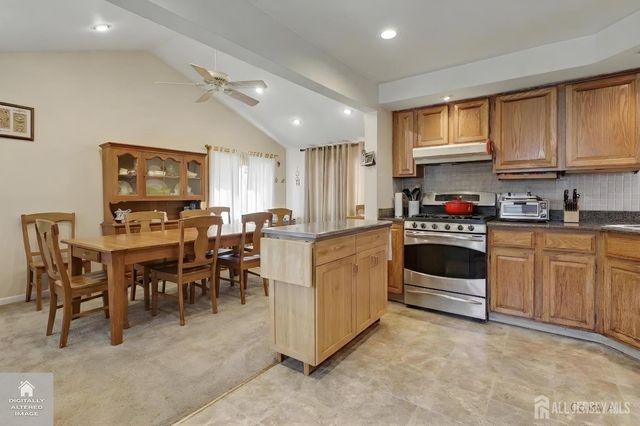 92 Silver Lake Avenue, Edison, NJ 08817