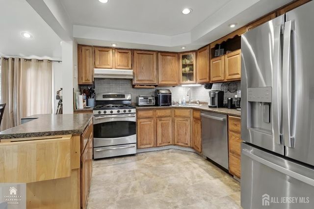 92 Silver Lake Avenue, Edison, NJ 08817