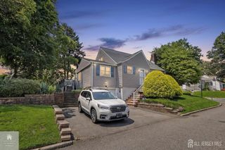 92 Silver Lake Avenue, Edison, NJ 08817