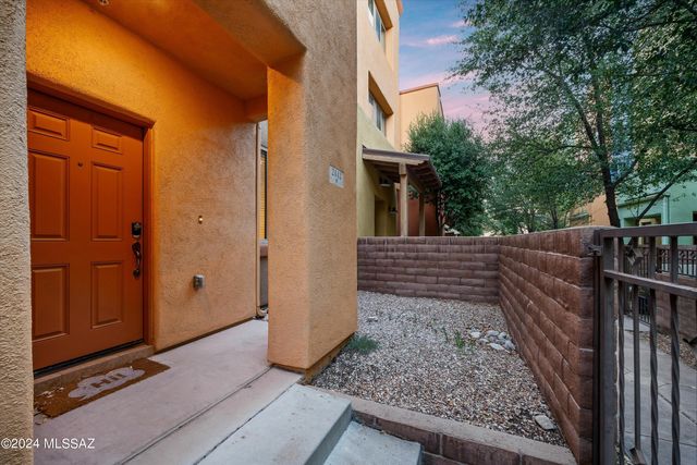 2442 E Emerald Moon Drive, Tucson, AZ 85718