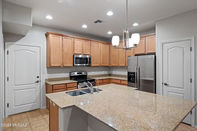 2442 E Emerald Moon Drive, Tucson, AZ 85718