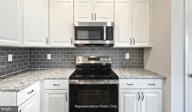 7850 OAK BROOK DR, Harrisburg, PA 17112