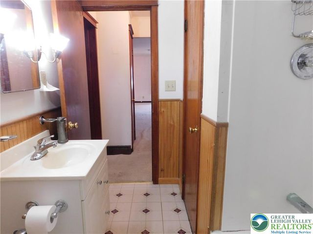 1037 Maple Street, Bethlehem City, PA 18018