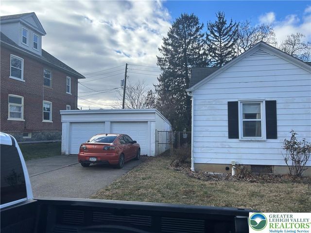 1037 Maple Street, Bethlehem City, PA 18018