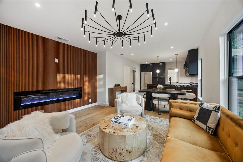 1121 Reagan TER, Austin, TX 78704