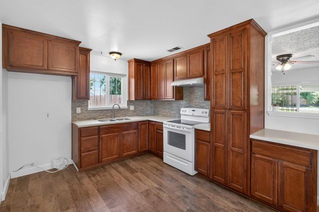 6933 Arvada Ct, Sacramento, CA 95828