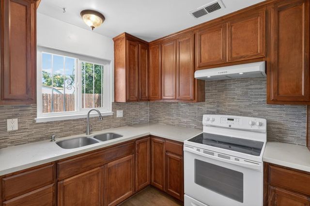 6933 Arvada Ct, Sacramento, CA 95828