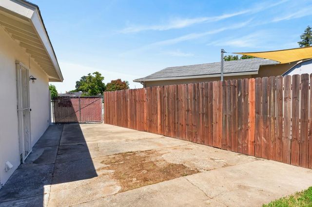 6933 Arvada Ct, Sacramento, CA 95828