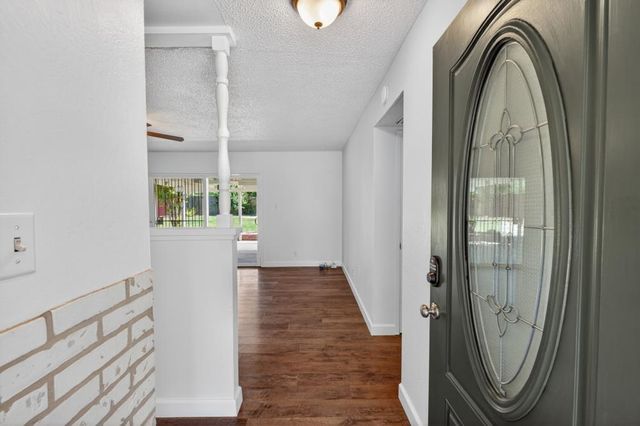 6933 Arvada Ct, Sacramento, CA 95828