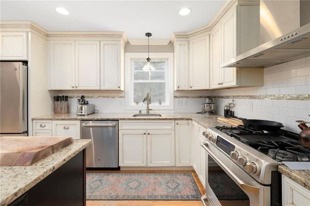 15 Victoria Lane, Scituate, RI 02831