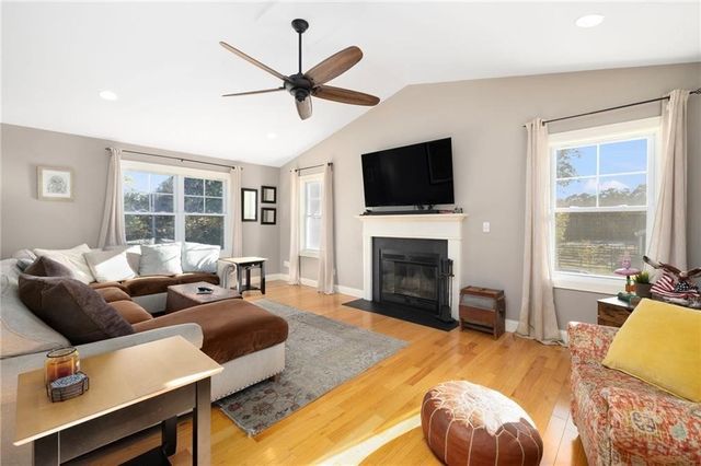 15 Victoria Lane, Scituate, RI 02831