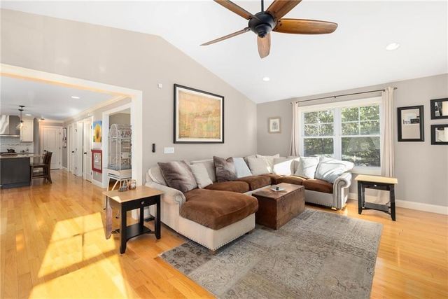 15 Victoria Lane, Scituate, RI 02831