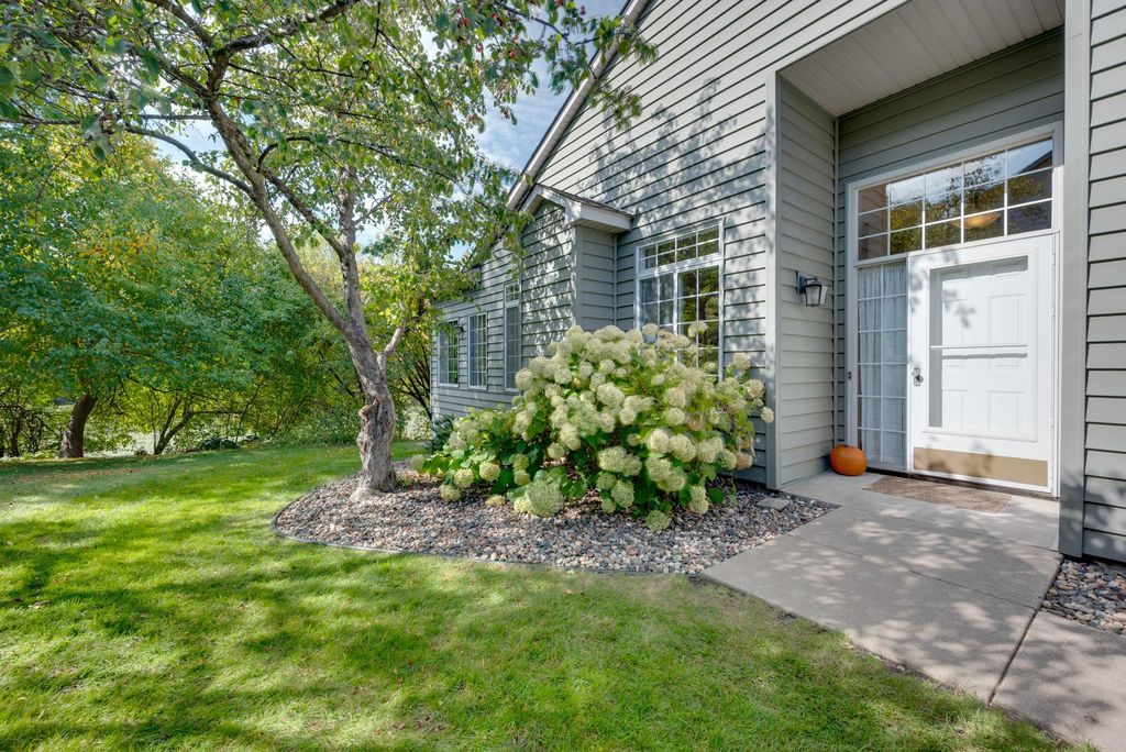 2489 Lockwood Drive 55, Mendota Heights, MN 55120 — photo 2
