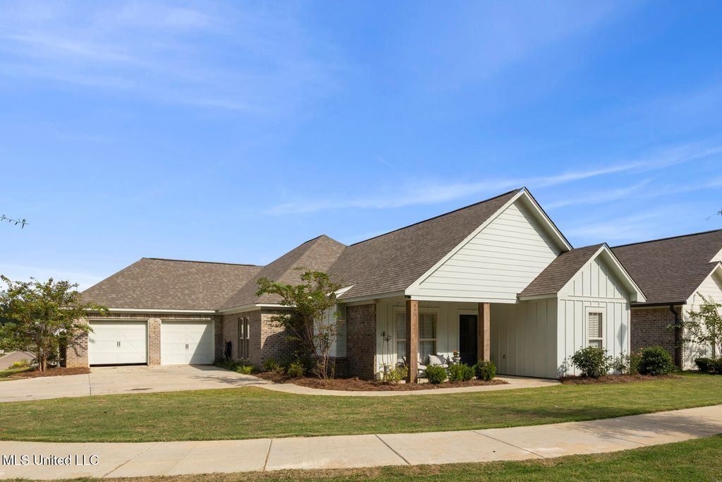 833 Long Leaf Circle, Brandon, MS 39042
