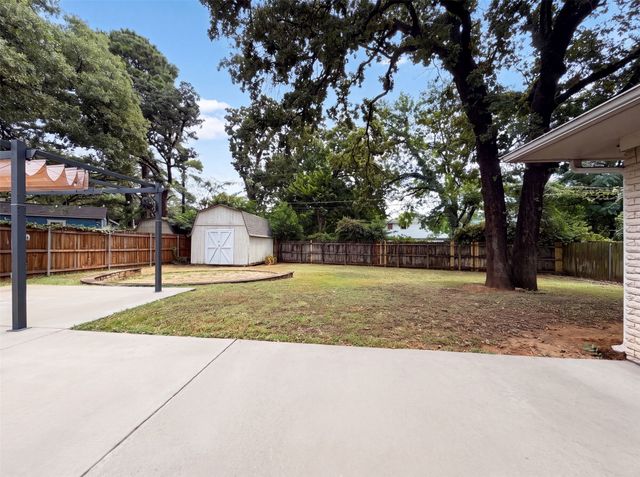 1805 Brookview Drive, Arlington, TX 76010