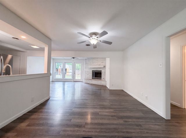 1805 Brookview Drive, Arlington, TX 76010