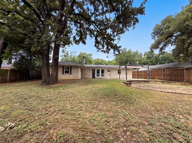 1805 Brookview Drive, Arlington, TX 76010