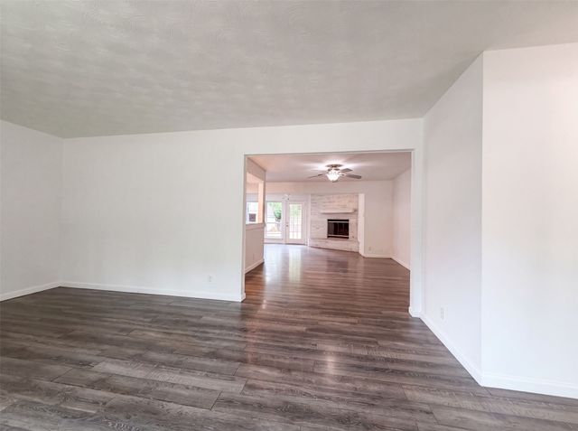 1805 Brookview Drive, Arlington, TX 76010