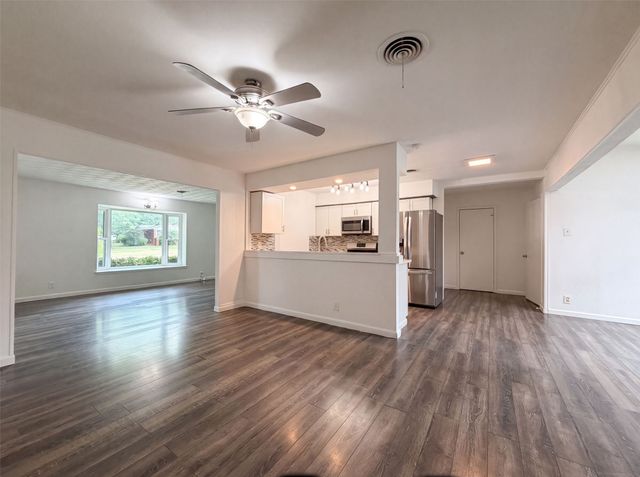 1805 Brookview Drive, Arlington, TX 76010