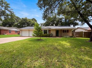 1805 Brookview Drive, Arlington, TX 76010