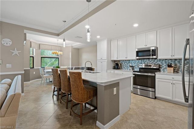 9596 Trevi CT 5422, Naples, FL 34113