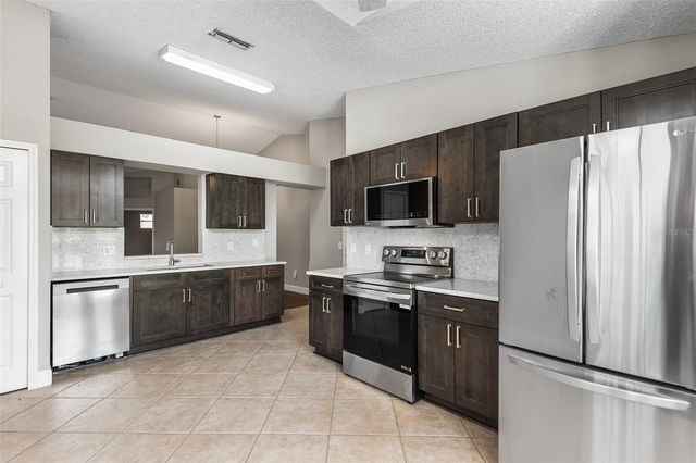 4011 LEVONSHIRE PLACE, Valrico, FL 33596