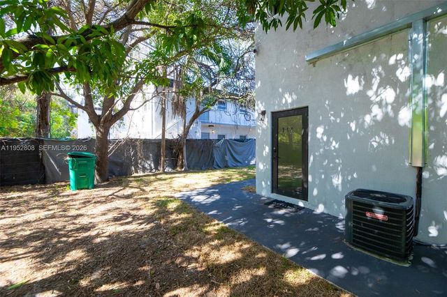 742 NW 70th St, Miami, FL 33150