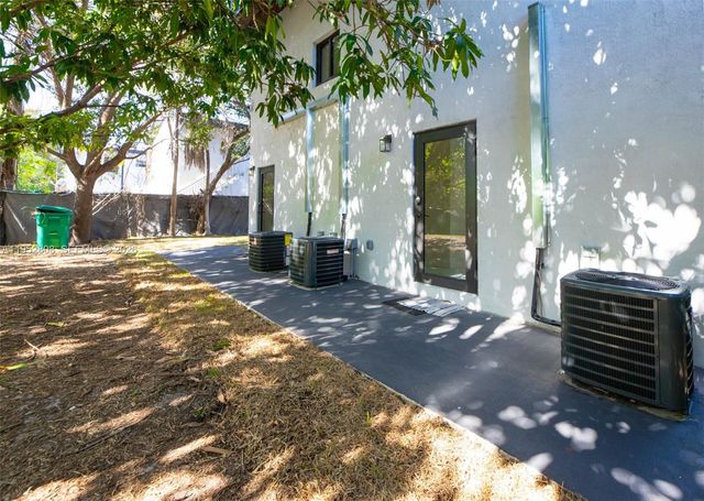 742 NW 70th St, Miami, FL 33150