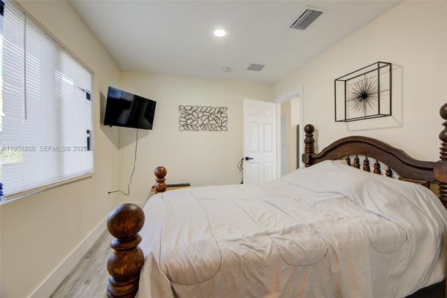 742 NW 70th St, Miami, FL 33150