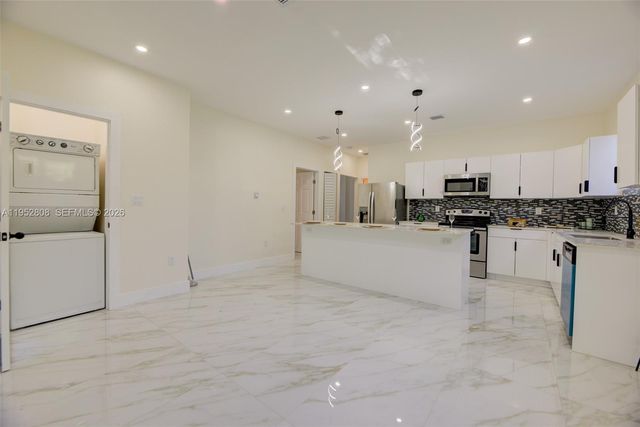 742 NW 70th St, Miami, FL 33150