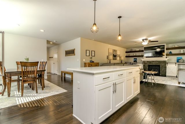 8872 Selbo Peak Place NW, Bremerton, WA 98311