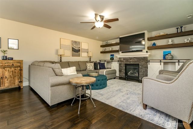 8872 Selbo Peak Place NW, Bremerton, WA 98311