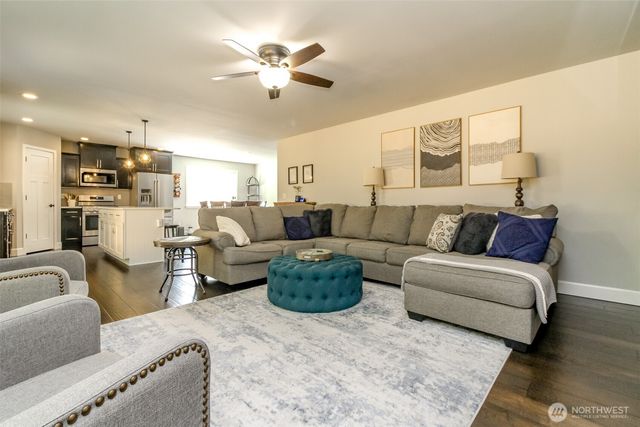 8872 Selbo Peak Place NW, Bremerton, WA 98311