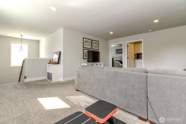 8872 Selbo Peak Place NW, Bremerton, WA 98311