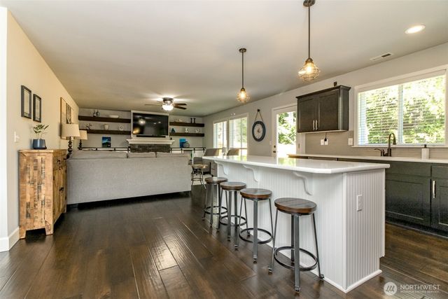 8872 Selbo Peak Place NW, Bremerton, WA 98311