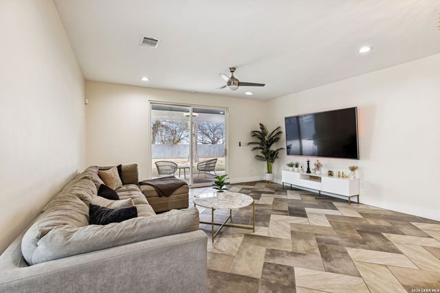 303 Pendleton Ave, San Antonio, TX 78204