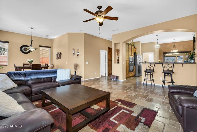 4821 E KIRKLAND Road, Phoenix, AZ 85054