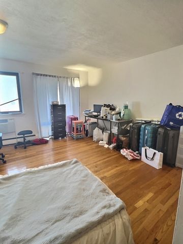 1027 Commonwealth Ave 24, Boston, MA 02215