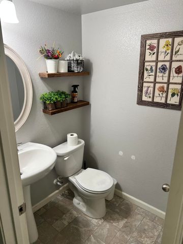 2292 Anderson Avenue, Tulare, CA 93274