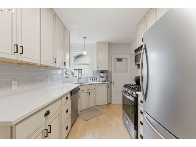 4334 Se 49TH Ave, Portland, OR 97206